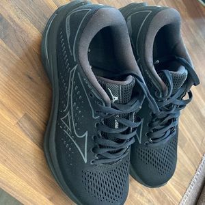 Mizuno wave rider 25 shoes 7.5 Womens